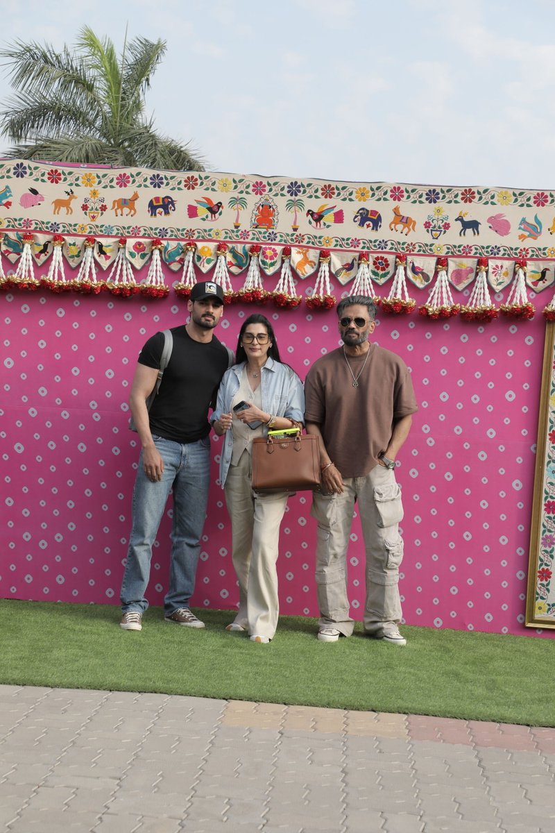 Suniel Shetty with his daughter and son in law KL Rahul at Anant Ambani and Radhika Merchant's Wedding #ambaniwedding #billionairewedding #radhikamerchant #klrahul #sunilshetty