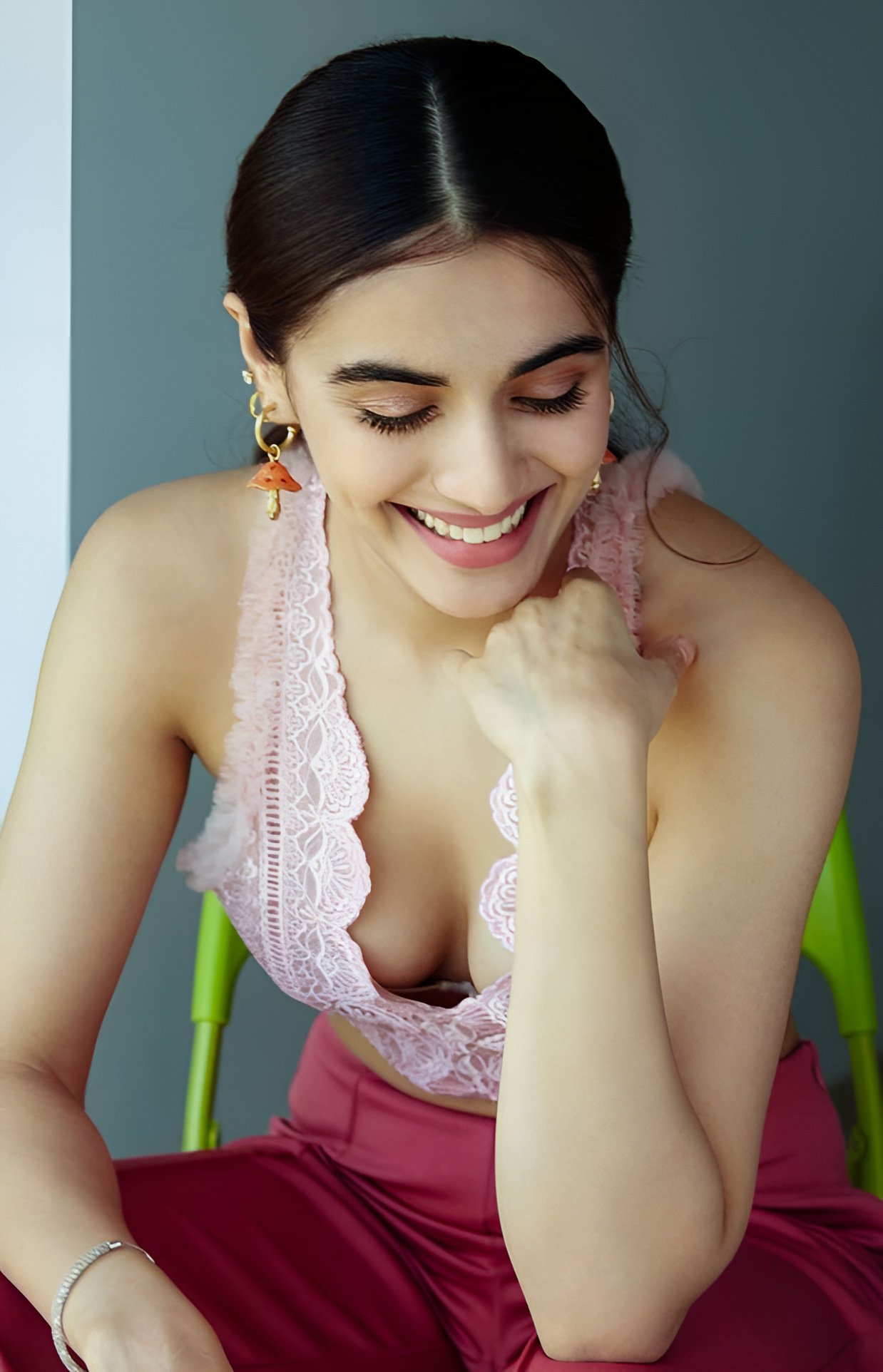 GHpMnLhbYAAWXmA?format=jpg&name=large