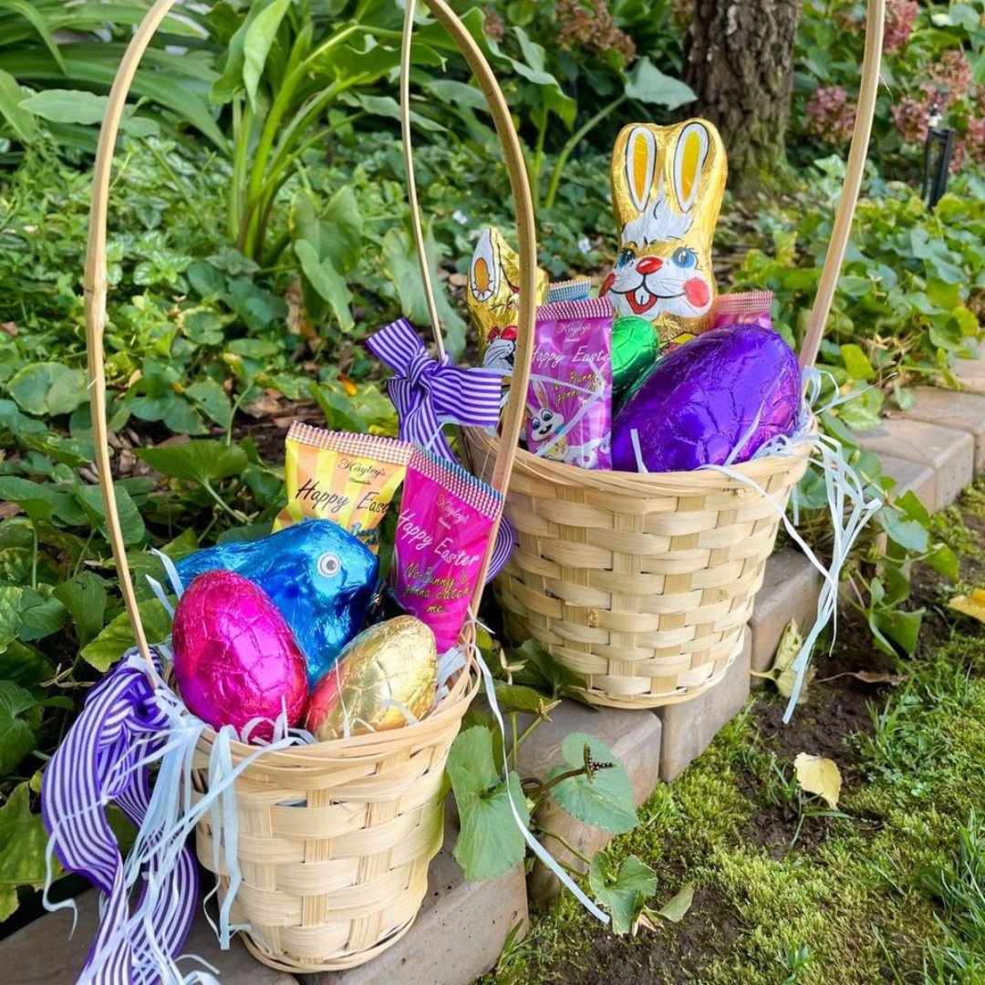westpackstores's tweet image. WHICH ONE ARE YOU?
🤷‍♀️ Hide marshmallow eggs in plants
💫 Make baskets and go ALL OUT
😜 Stopped Egg Hunts a while ago 

Don't miss the #WestPackLifestyle Easter promotions and get everything else you need to make this one EGGSTRA SPECIAL 😉  westpacklifestyle.co.za