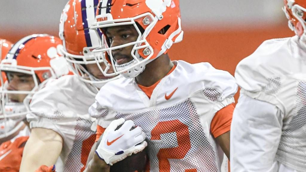 Bryant Wesco impresses Clemson's defense during first spring practice clemsonwire.usatoday.com/2024/02/29/cle…