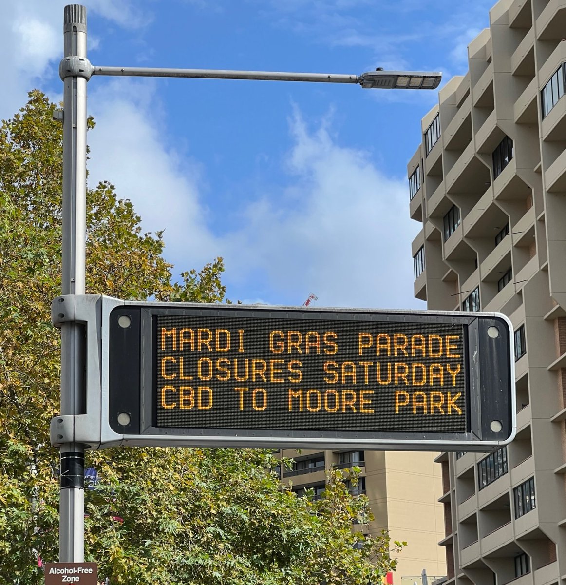 Parts of Flinders St &amp; Oxford St are now closed for @SydneyMardiGras. Roads btn Elizabeth St &amp; Albion St &amp; surrounding roads, part of Liverpool St, local streets in Surry Hills, sections of Crown St, South Dowling St &amp; Anzac Pde are also closed. livetraffic.com/incident-detai…