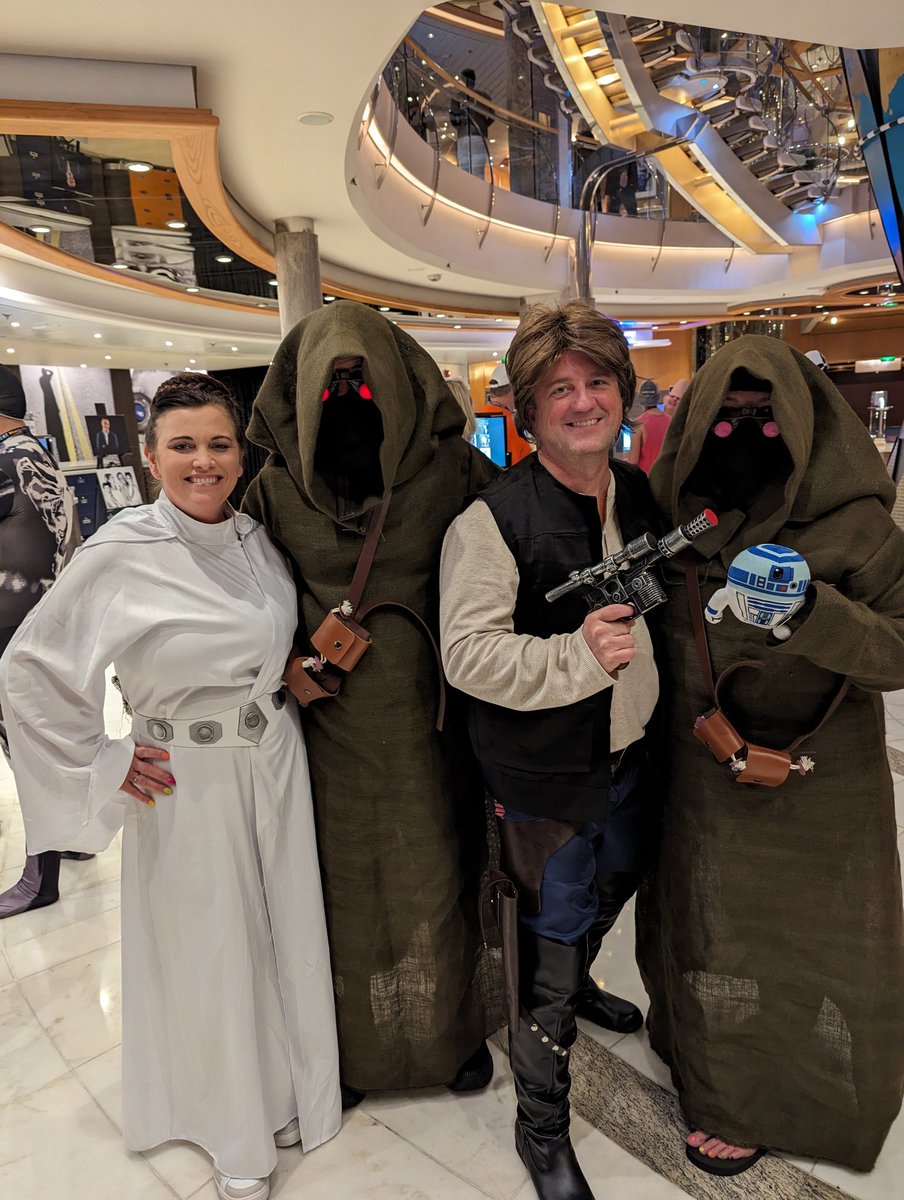 Tribute to Sci-Fi Night. @The80sCruise #OnlyOnThe80sCruise #starwars #jawas