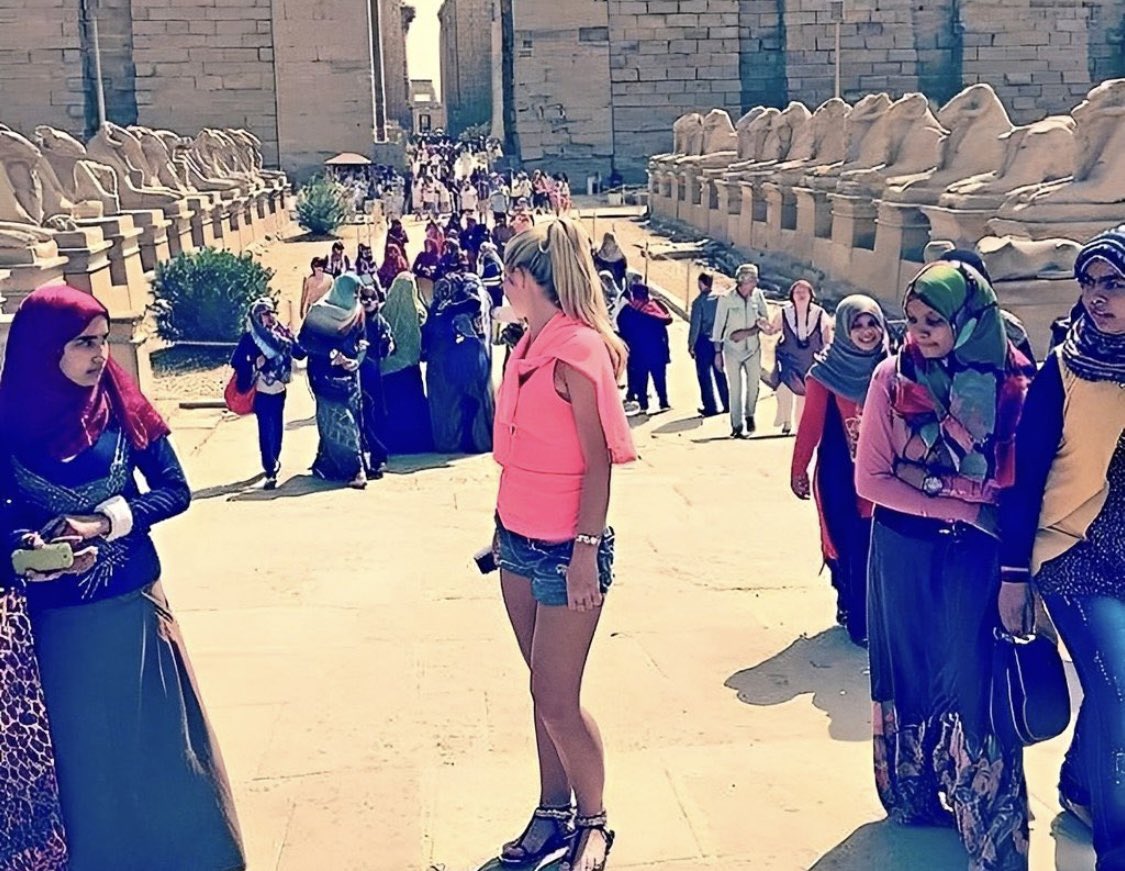 Din baskısıyla yetiştirilen toplumlar;efendilerinden nefret etmektense,özgür bireylerden nefret ederler.