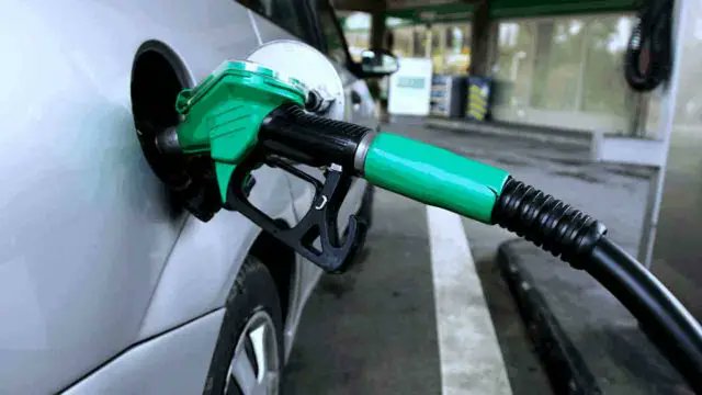 bigwig_austin's tweet photo. FG pays N1trn monthly as petrol subsidy — Pinnacle Oil MD

From N480bn when subsidy wasn't removed to N1trn now subsidy is removed.

Tinubu been talk say he will be saving the money for subsidy ba? 🤣😁 

Una mind go touch ground las las. https://t.co/jHS8A0RV5d