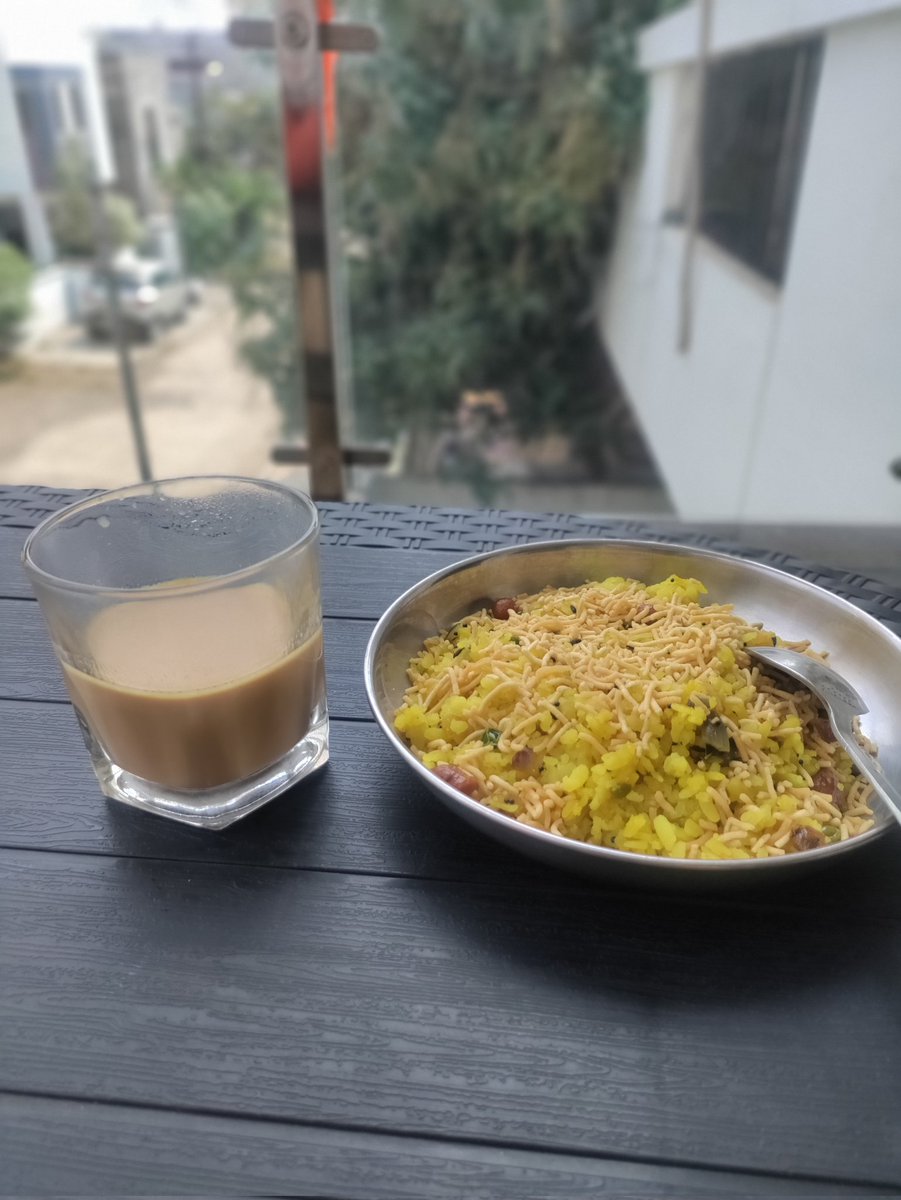 After a visit of 8 days to the south,
This is what I craved for !!

My poha is incomplete without haldirams bhujia sev and a cuppa tea !! 😋