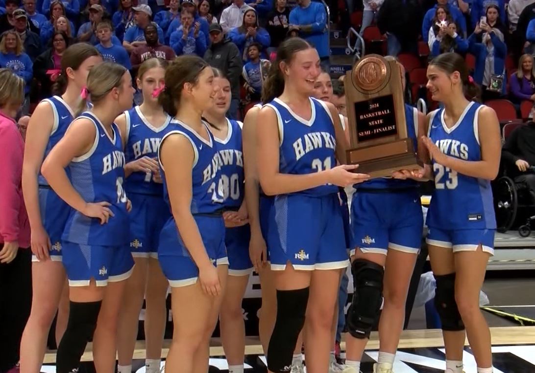 SportsZoneKCAU9's tweet photo. HAWKS HOLD THEIR HEADS HIGH!

The title run for #3 @RSMbasketball ends in the Class 1A State semifinals to #2 Newell-Fonda 60-35, but plenty of positives for the Hawks who wrap up a memorable season at 24-1 overall!

WATCH HERE🏀⏬
https://t.co/92v4NwdLgB https://t.co/w24KwjOPNm