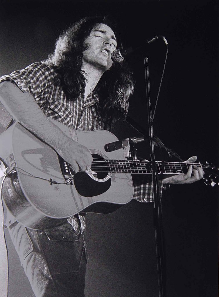 il 2 Marzo 1948 nasce
William Rory Gallagher,
chitarrista e cantante irlandese.
Gallagher è stato un membro
fondatore dei Taste, che poi sciolse
nel 1970 per avviare un’importante
carriera come solista.
#RoryGallagher #pillolerock