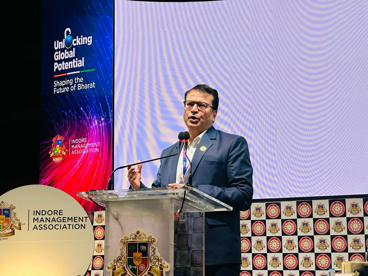 IMAIndore's tweet photo. Gratitude flows from the heart as we extend our sincerest thanks to Mr. Chander Shekhar Sharma, CGM of SBI Bhopal, for his invaluable insights and remarkable leadership.

#SBI #financetips #IMAConclave #inspiringspeakers #speakersexcellence #KeynoteSpeaker #imaindore  #Indore https://t.co/th7n5Qv1TE