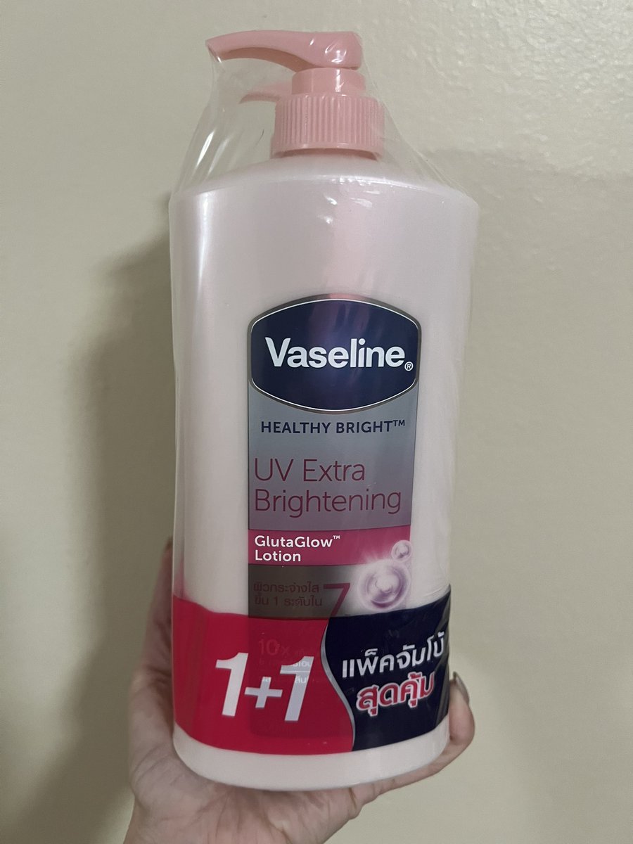 Themaysa's tweet photo. แพ็คคู่ พร้อมส่ง Vaseline healthy bright uv extra brightening lotion 500ml ของใหม่ มือ 1  280.- รวมส่งคับ หมด 12/25 งับ

#ส่งต่อคสอ #ส่งต่อเครื่องสําอางค์ #ส่งต่อ #ส่งต่อเครื่องสำอาง #ส่งต่อสกินแคร์มือสอง #พรีออเดอร์เกาหลี #พรีออเดอร์ #รีวิวเกาหลี #รีวิวLazada #ใช้ดีบอกต่อ https://t.co/ZN0bYOSblt