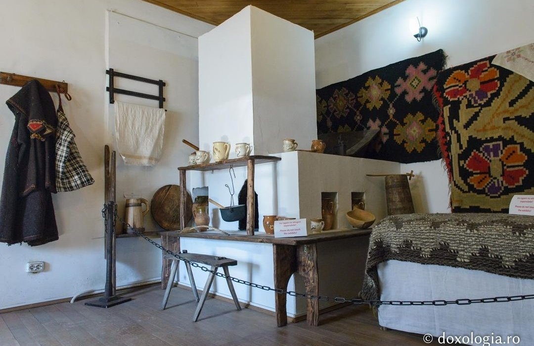 Travel_2Romania's tweet image. 187 de ani de la naşterea lui #IonCreangă,cel mai mare povestitor român şi unul dintre clasicii literaturii române.
In curtea Mănăstirii Golia din #laşi ,muzeu dedicat lui Creangă, amenajat chiar în casa în care marele povestitor a locuit între anii 1866-1871. #TraveltoRomânia