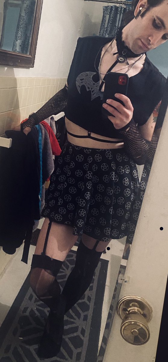 LEVLHEAD's tweet image. Ummmmm hi 🙈