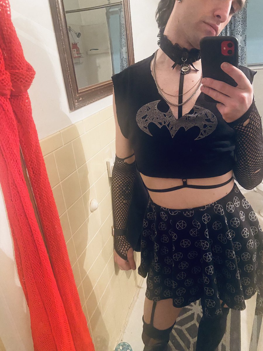 LEVLHEAD's tweet image. Ummmmm hi 🙈