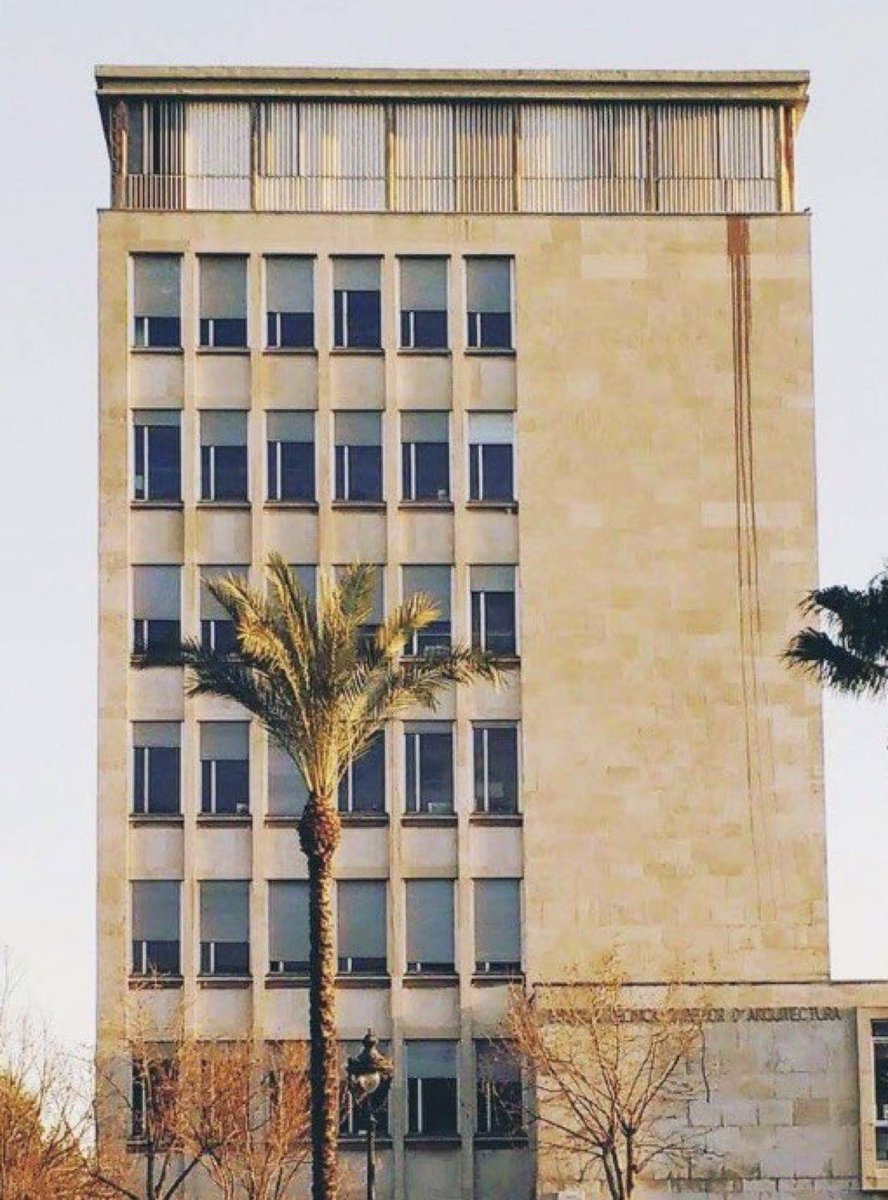 jordisalvia's tweet photo. A l'entrar a Barcelona per la Diagonal, sempre miro la Façana de l'Escola Tècnica Superior d'Arquitectura. Un regalim de pintura vermella, que els estudiants van abocar el dia de l'assassinat de Puig Antich, ens recorda encara avui aquell infame dia. Salvador, continuem lluitant! https://t.co/ZydisBha5e