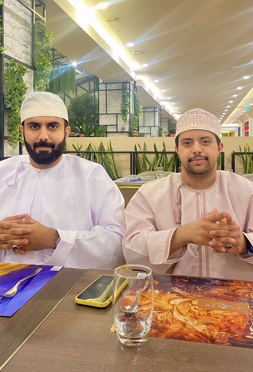 jihad_jabr's tweet photo. مستوحى من حركات تصاعد الدخان الأبيض وتدرجات ألوانه، قام أحمد خالد بتكوين عمل مليء بالأنسجة والطبقات التعبيرية طبقة فوق طبقة محاكاة للطبيعة، معبرا بذلك عن الطاقة والشغف
أختيرت لوحة أحمد كواحدة من افضل ٢٠ عمل نافس للمشاركة وتم تحكيمهم من قبل لجنة رفيعة

تفضلوا بحضور الافتتاح اليوم https://t.co/QDAXYjuX9a