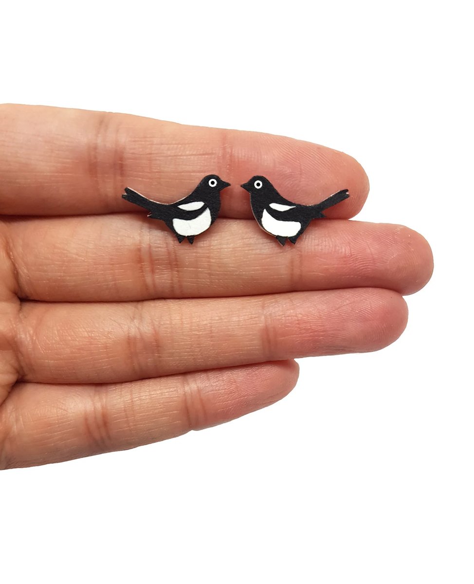 Good morning #earlybiz I make and sell jewellery just like this pair of tiny magpie earrings. 15% off first orders via a newsletter signup! fawashah.co.uk/product-page/h… #Saturdayvibes #tmtinsta #craftbizparty #Gift #jewellery #shopsmall #earrings #shopindie #magpie #handmade #bird