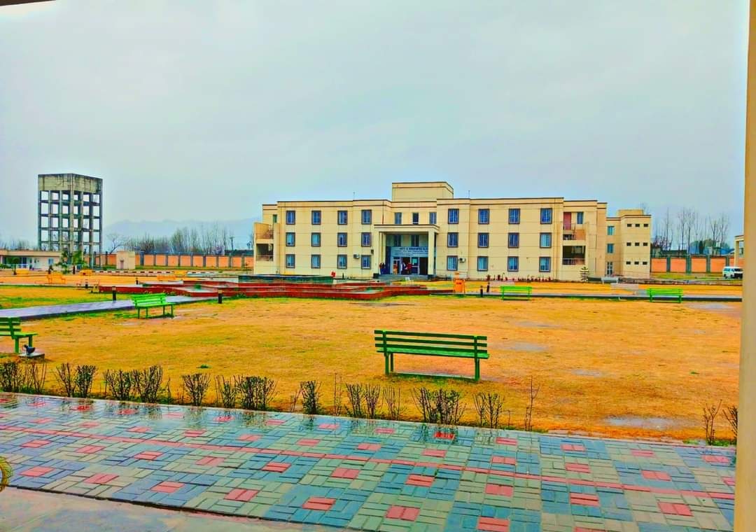 A rainy day at university 
#RainyDay #LowerDir