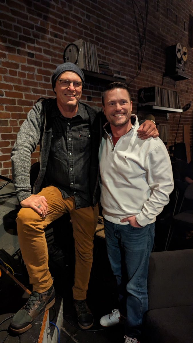 Paladin_Daniel's tweet photo. @paulblacklab @TheBackRoomCA 

I've been able to check off an important box tonight. I finally got to meet and hear, in person, my favorite musician.  Paul, thank you for creating music that hits just right, every time.  I look forward to another 27+ years of your music. https://t.co/kp5zTJjVND