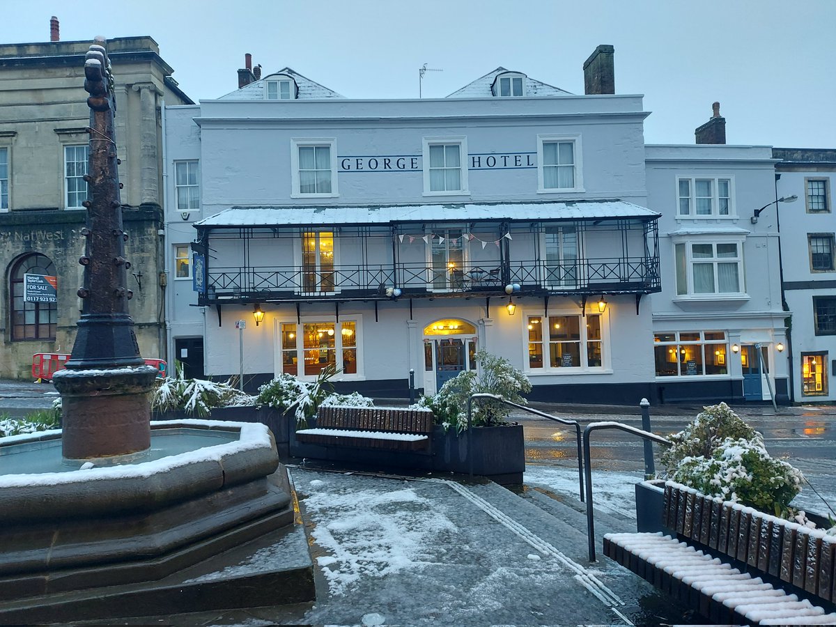 Snow! In Frome. Enough to make a snowman ( if you are quick) too. #nubit#frome