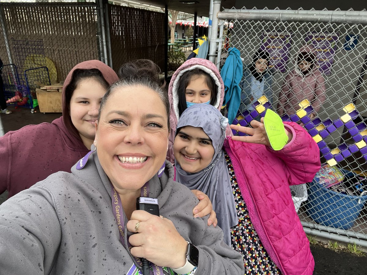 MsKoontzMDUSD's tweet photo. On Fridays we turn up the music, forget about the rain, peel more cuties than you can imagine and spend all the time with friends! I truly cannot imagine any other way to spend my days! #THISisprincipallife #wherewethrive https://t.co/ifnaat6vdN