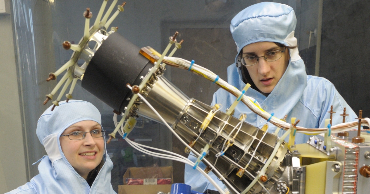 (1/3) Unter der Federführung der #unibern wurde das Massenspektrometer #ROSINA entwickelt, gebaut, getestet &amp; mittels Telekommandos bei #Chury betrieben. Es konnte viele Bestandteile der Atmosphäre von Chury nachweisen, einen Grossteil davon sogar zum 1. Mal bei einem Kometen.
