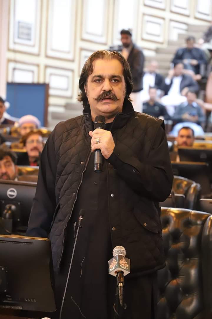 iamanmolsheraz's tweet image. وزیر اعلی خیبر پختونخواہ نان کسٹم پیڈ گاڑی کی طرح ہے، جو کہ اٹک کے اس پار نہیں جا سکے گا۔
#AliAminGandapur