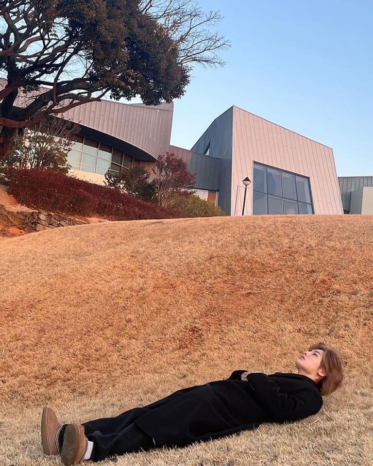 L33MINHO3's tweet photo. Them: "Ano ginagawa mo?"

Me: busy ako.

Actual me: https://t.co/N3sXN8REo5