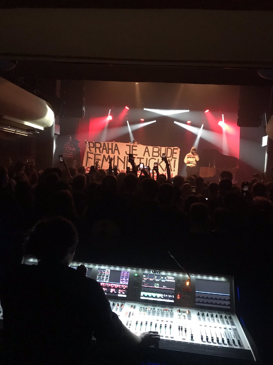 Včera jsem byl na rapu a bylo to moc fajn… #fvck_cvlt #dusanvlk a 6.dubna prý chtějí Prahou projít klerofašisti, takže NO PASARÁN 🔥 #mobaction