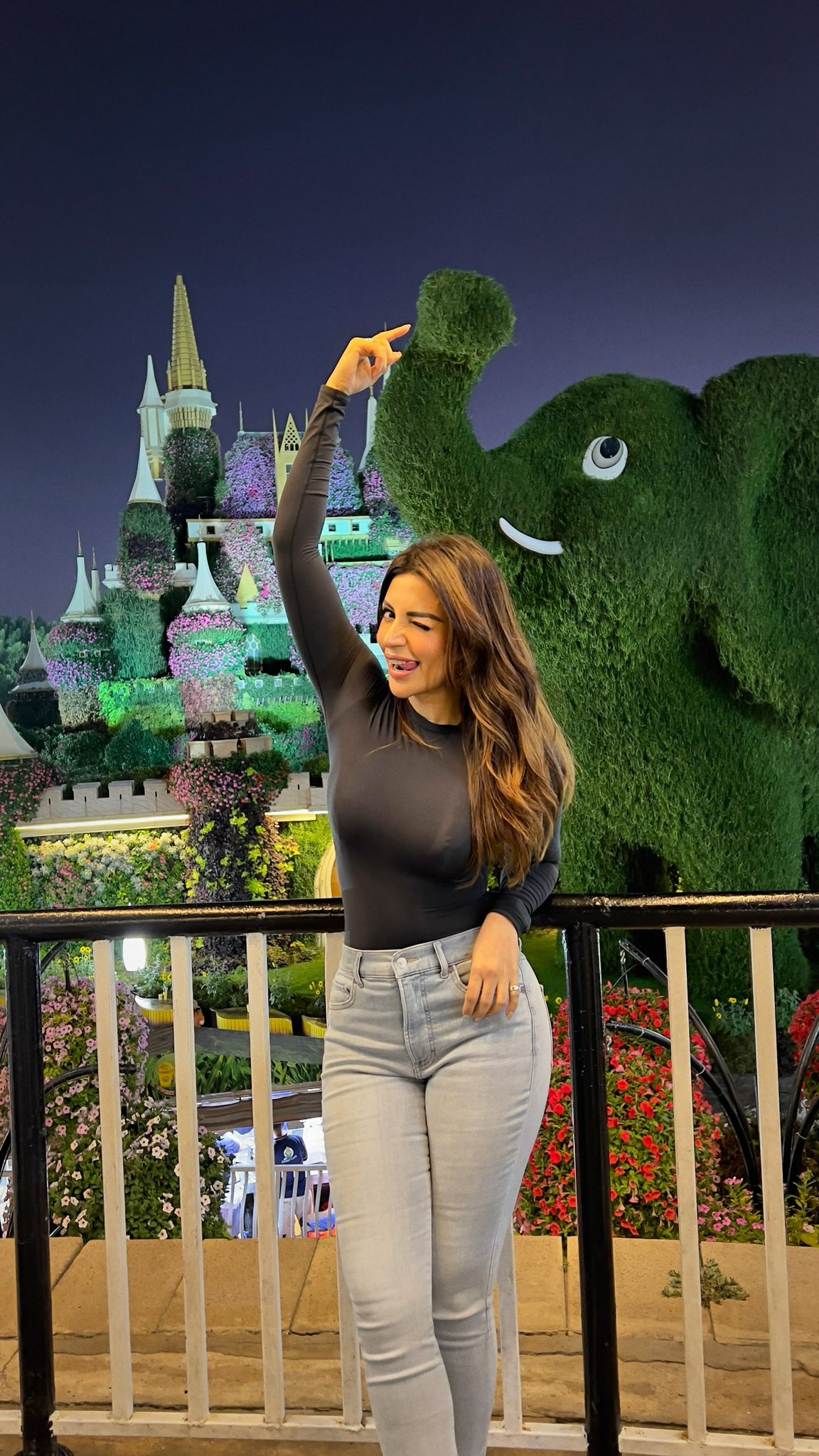 GHplbgUXAAE3c-B?format=jpg&name=large