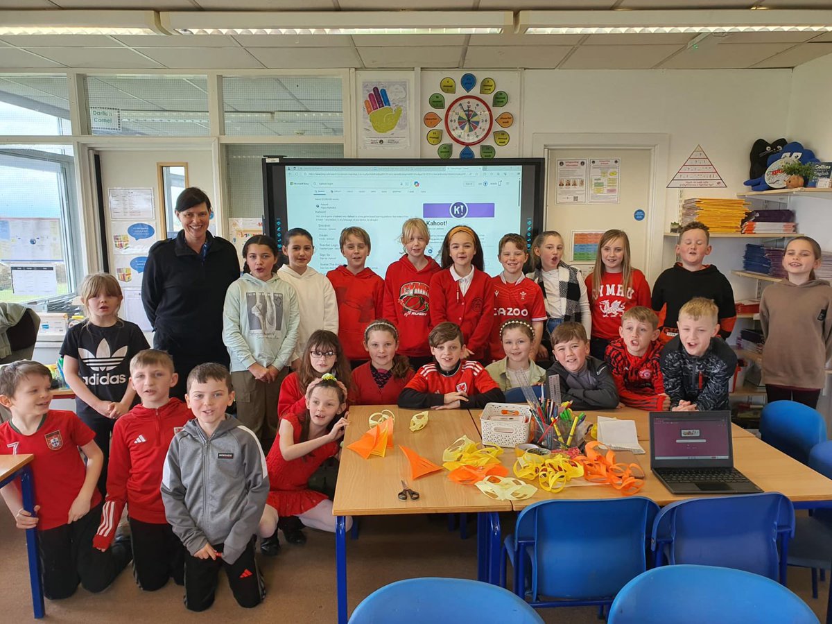 Great day yesterday at @ysgolmelyd learning about dangers on the railway and level/foot crossings. Thanks for having us on #StDavidsDay2024 #railwaysafety #guardiansoftherailway