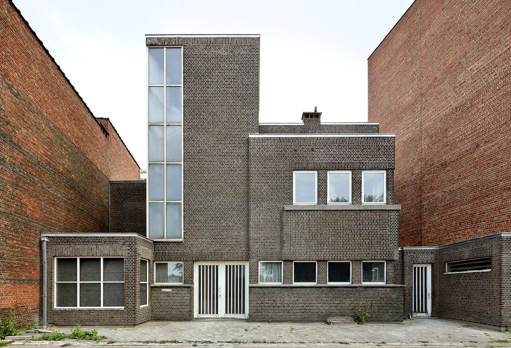 Verstrepen Residence.
Amberes (1928)
León Stynen.
Ph: Philip Dujardin.

#100x100MasterHouses
#Arquitectura #Architecture