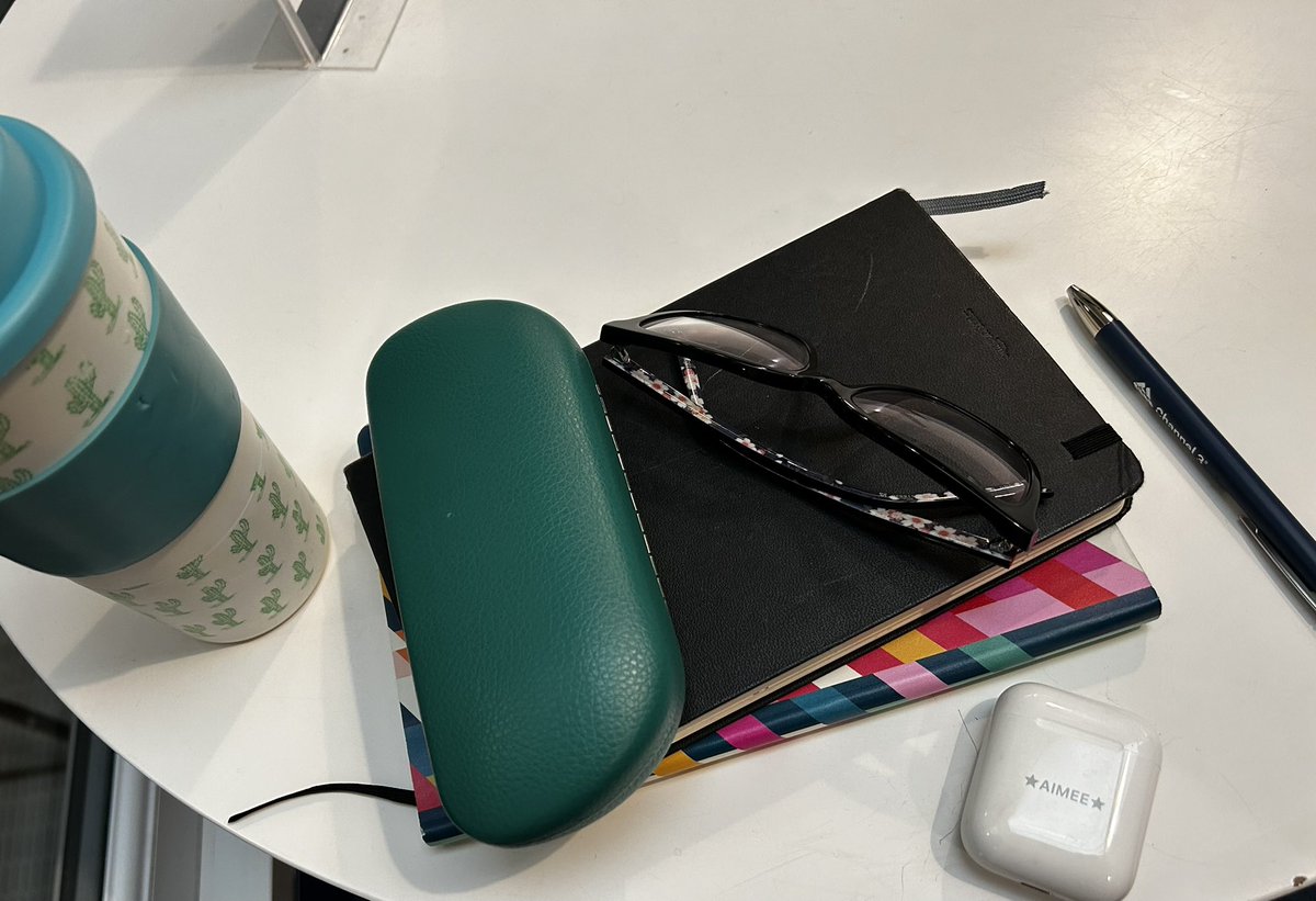 AimeeRobson4's tweet image. #SaturdayMood = reflective learning whilst little one swims 🫶💡🧠 📚 🤓

#philomath #loveroflearning #lifelonglearner