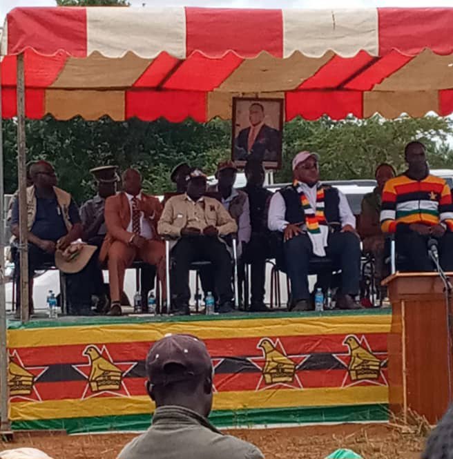 cdechitepo002's tweet photo. Deputy Min of Youth Hon K, Mupamhanga, Pro Youth Chair Cde S, Sakupwanya,  DDC Mr W, Mashava, DCC Chair Cde T, Munaiwa, Hon Machingura and  Mr Mutemera were among officials who attended groundbreaking &amp; allocation of residential stands to the youths in Chipinge urban
#Ichoo✊️🇿🇼 https://t.co/p2t0klvLus