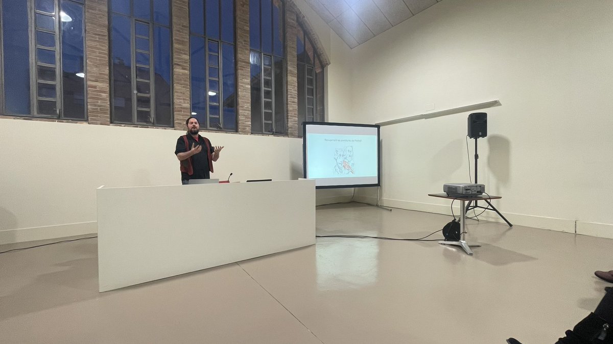 Lluis7casetes's tweet photo. Un plaer sempre escoltar David Matheu parlant de les partitures de Pedrell, destancant que només coneixem un 5-10% però personalment valorant que dues de les que van sortir a la conferència les he pogut cantar les passades edicions del festival #protofest #felippedrell #tortosa https://t.co/2XZ7zVEl1h