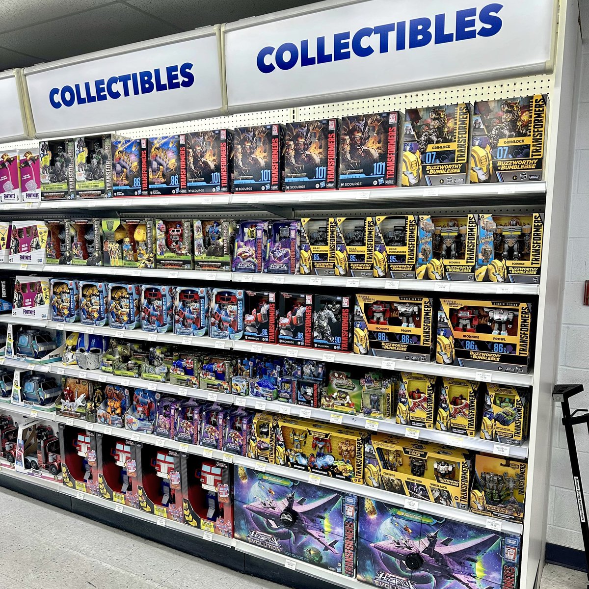 T3XACAN0's tweet image. I merchandised and completed the (ACTION FIGURES) Fall 2023 - Transformers Reset ✅🎥🎬🤖
📸: TAKEN: SEPTEMBER 13, 2023
📌: POST: MARCH 2, 2024
#toysruscanada #sherway #actionfigures #hasbro #jada #optimusprime #remotecontrol #transformers #transformersriseofthebeasts
