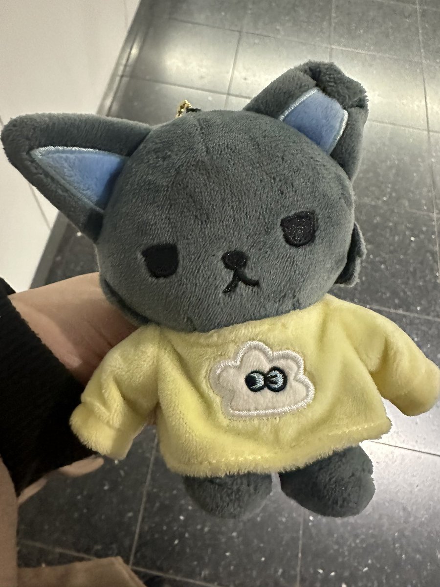 mob32ln's tweet photo. 今さらで申し訳ないのですが…
3/1 19:20頃
調布で映画観た帰り、ポツンと
PiHAiくんが😭
可愛いけど、切ない…。
駅員さんにお渡ししてしまった…。
落とされたJAMの方に
届くといいけど(´；ω；｀)
どうか無事にお迎えできますように…！
#jochum #pihai #ピーハイ 
#迷子 https://t.co/iXHk6WQPrq