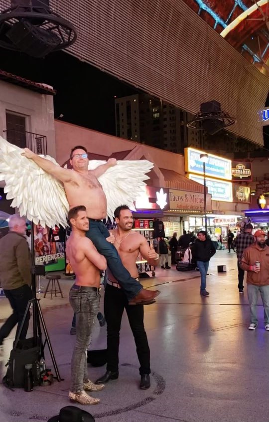 EmilioRodriguez's tweet image. #fremontstreet #streetperformers #maleentertainers