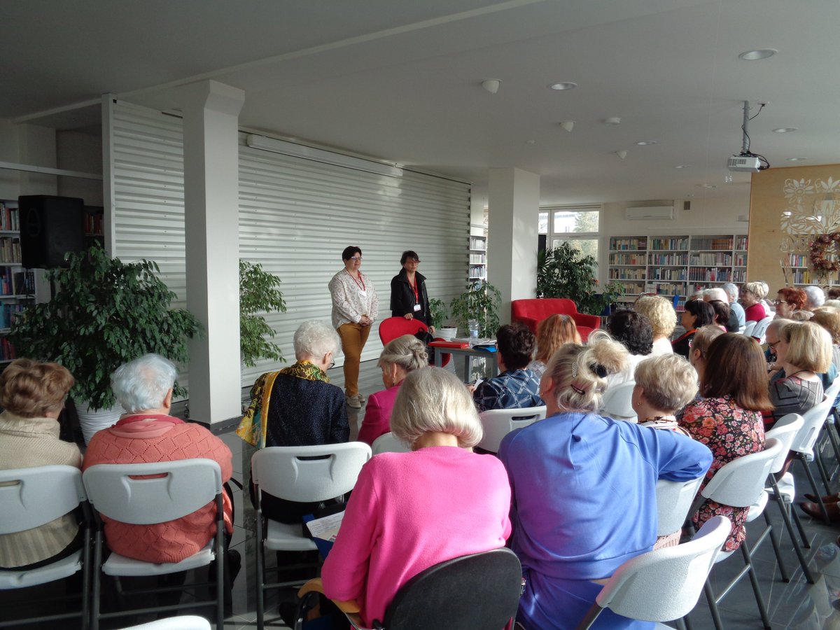 KAS_Bydgoszcz's tweet photo. Ulga rehabilitacyjna, spadki i darowizny były tematem spotkania pracowników #US w Radziejowie z seniorami 
z radziejowskiego UTW. Uczestnicy spotkania przekonali się, że złożenie zeznania podatkowego nie musi być skomplikowane, nawet dla starszych osób.
#TWÓJePIT #PITop #KAS https://t.co/6A7JSOqoKV