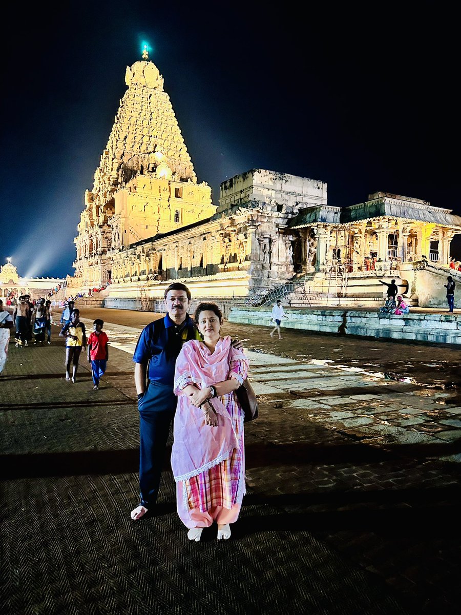 varunkapoor170's tweet photo. The very divine Shiva Temple built by the great Raja Raja Chola stands testimony to the power and devotion of the Mighty Cholas of Tamil Nadu!
@ Bridheshwara Temple, Tanjore Tamil Nadu
#MyTravels
#MyIndia
#MyFaith
#TerrificTN
#CholaPower
#OmNamahShivay
#varunkapoorips https://t.co/PCZKe7HB50
