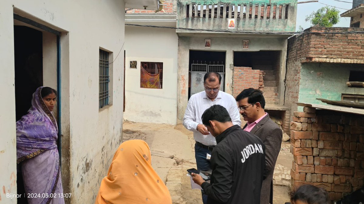 rkmishra011's tweet photo. Door to door campaigning for #PM_Suryaghar_Muft_Bijli_yojana 

@CSCegov_ @sanjaykrakesh @CSCUttarPradesh https://t.co/iAnsmBAHts