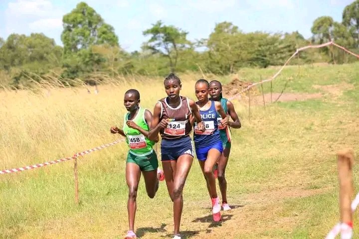 🇰🇪 Women's 10km World Record Holder Agnes Ng'etich destroys the field to win the National Cross Country Trials. 1️⃣ Agnes Jebet Ngetich 2️⃣ Emmaculate Anyango 3️⃣ Beatrice Chebet Manchester Derby Mungai Eve Kibe #MasculinitySaturday Ferdinand Omanyala Betty Kyalo