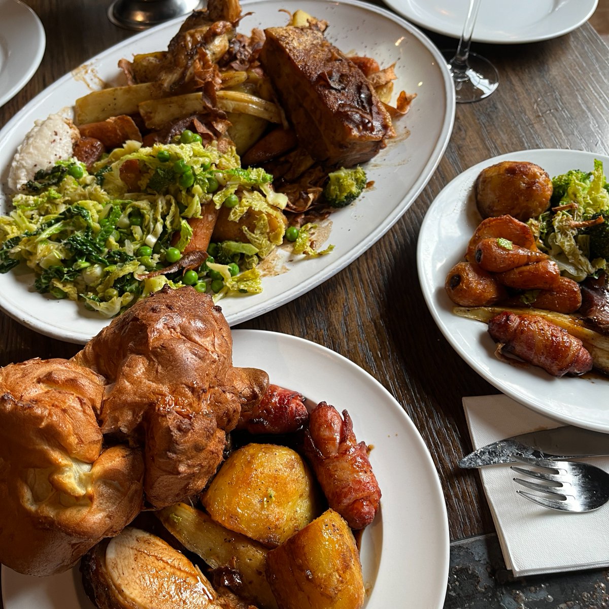 Button_Factory's tweet image. Have you booked in for Mothers Day at The Button Factory yet? 👩‍👦❤️

We serve up the very best Sunday Lunch in the Jewellery Quarter, fit for any Mother.. AND you can go Bottomless!✨

Our bookings are filling up so make sure to grab the final spaces! 🙌
thebuttonfactorybirmingham.co.uk/bookings/