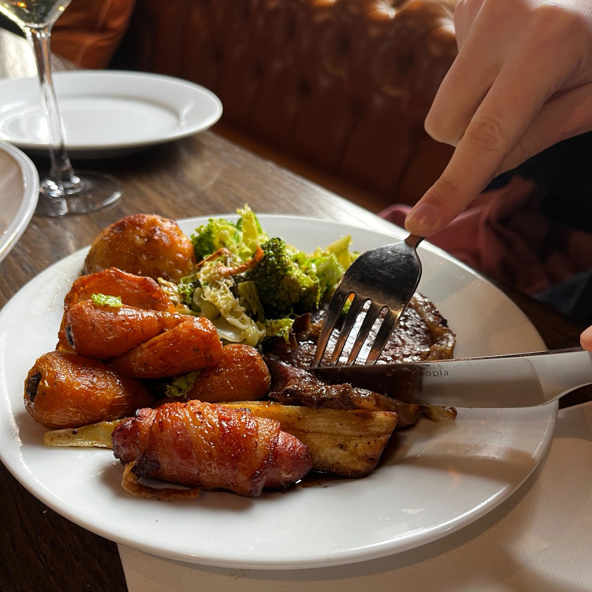 Button_Factory's tweet image. Have you booked in for Mothers Day at The Button Factory yet? 👩‍👦❤️

We serve up the very best Sunday Lunch in the Jewellery Quarter, fit for any Mother.. AND you can go Bottomless!✨

Our bookings are filling up so make sure to grab the final spaces! 🙌
thebuttonfactorybirmingham.co.uk/bookings/