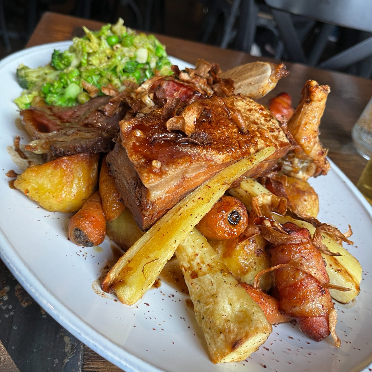 Button_Factory's tweet image. Have you booked in for Mothers Day at The Button Factory yet? 👩‍👦❤️

We serve up the very best Sunday Lunch in the Jewellery Quarter, fit for any Mother.. AND you can go Bottomless!✨

Our bookings are filling up so make sure to grab the final spaces! 🙌
thebuttonfactorybirmingham.co.uk/bookings/