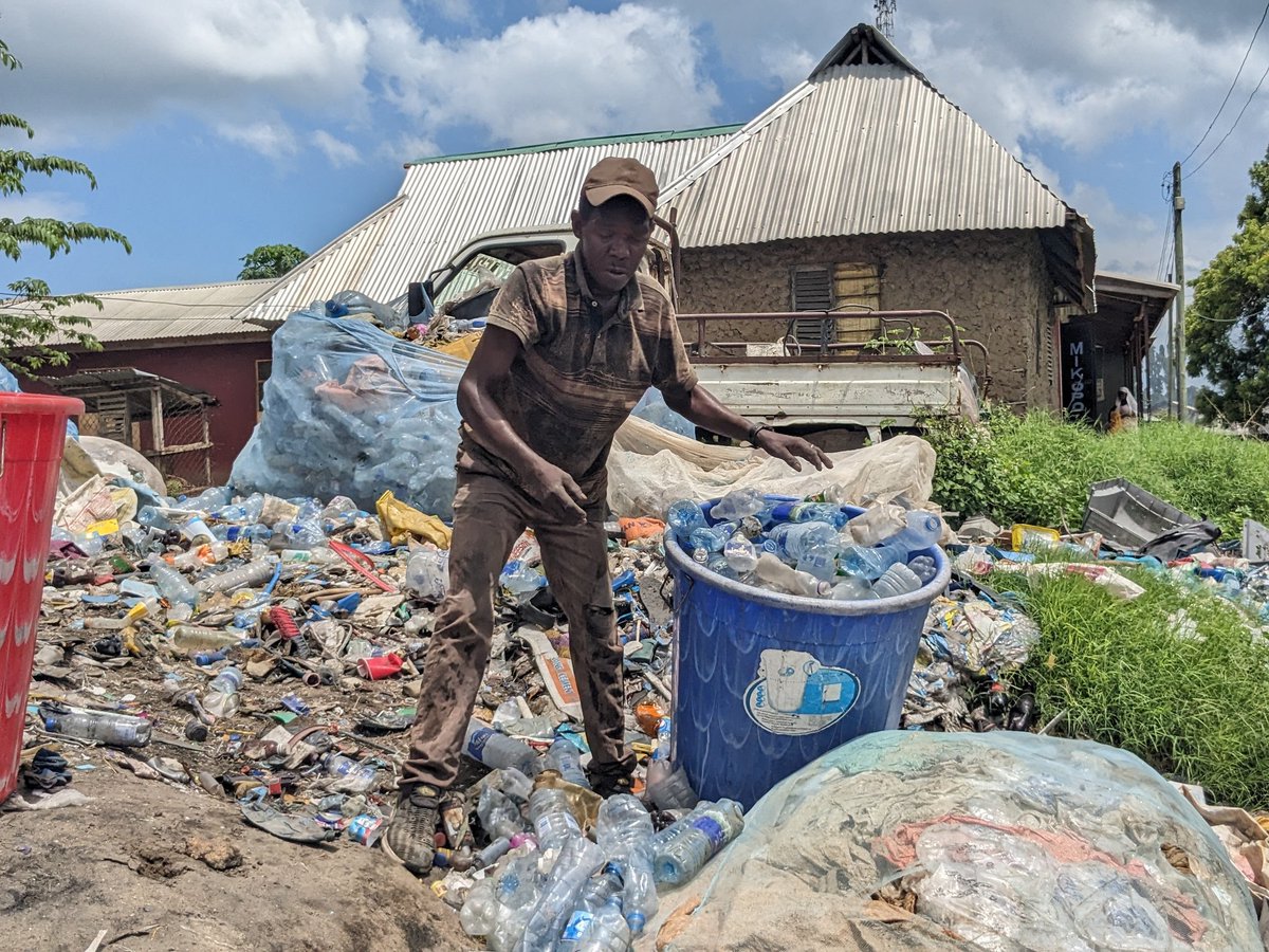 On #InternationalWastePickersDay, let's recognize Mohamed's extraordinary dedication.
 In a city that never sleeps, he finds purpose amidst the discarded remnants, reminding us of the stories hidden within the chaos. #HiddenHeroes #EPRTanzania  #WastePickersDay2024 @VPOTanzania