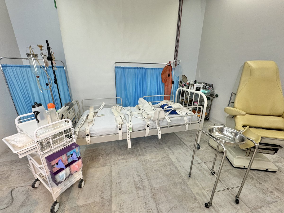 新しいベッドがきたら、めっちゃクリニックっぽくなった🏥わーぃ。