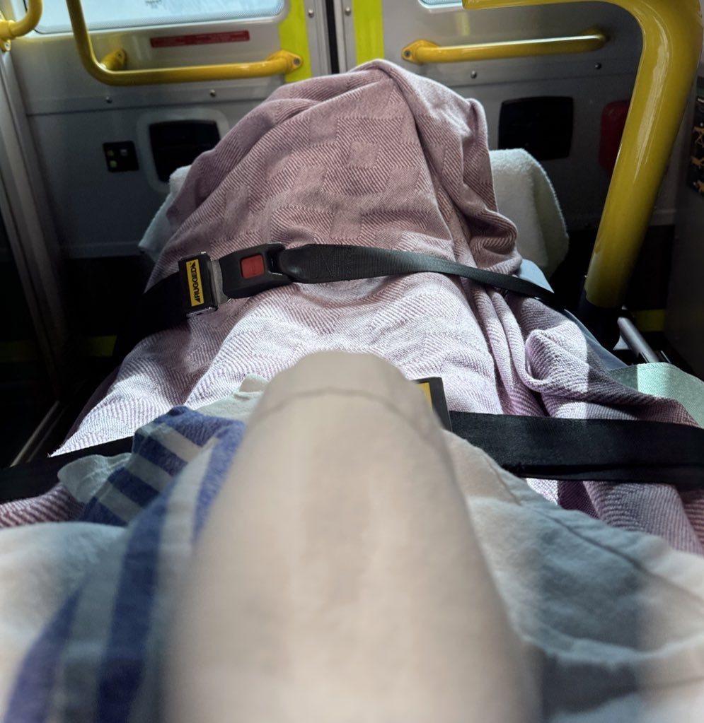 De-romanticizing bulimia - all the health conditions I’ve developed after 8 years of bulimia

A thread 🧵: