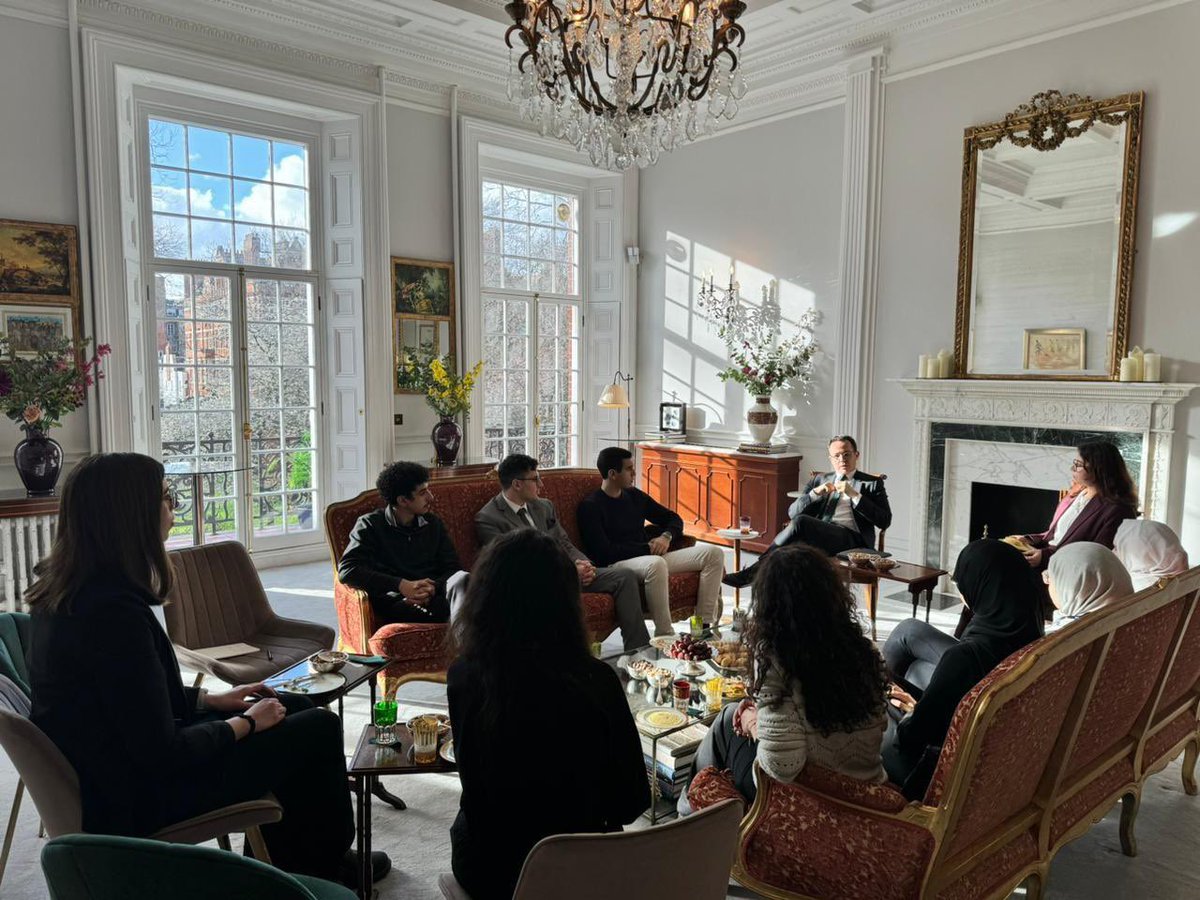 Great to welcome students from the @Cambridge_Uni MENA Society at the Moroccan Residence. A good opportunity to exchange on the situation in the region, and share insights on Morocco’s foreign policy.