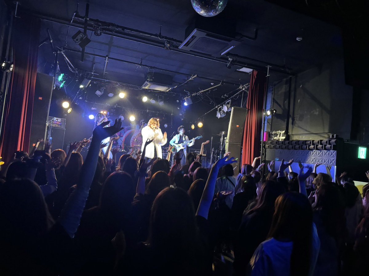 ラスト仙台、
アウトストアプロデュース含め今日は一日お付き合いありがとうございました！

晴れてるのに雪が舞う不思議な日になった…❄︎

みなさん寒すぎるのでお大事に。
前回遭難しかけた雪山を越え新潟Go🤙