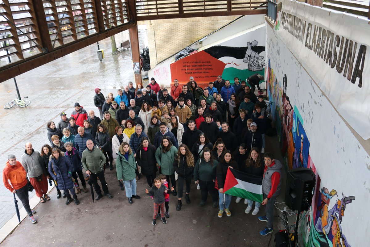 🇵🇸 Elkartasun aktiborako astearen barruan elkartasun ekimena egin dugu gaur Zumaian. Genozidioa amaitu! Palestina askatu!