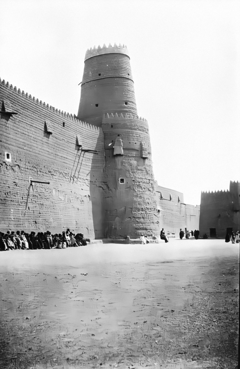 وايل tweet media